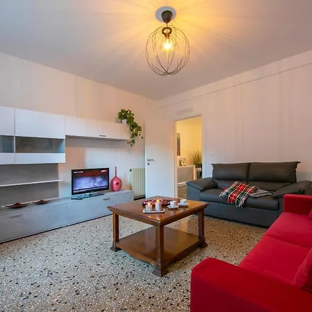 Apartment The Red Cat House