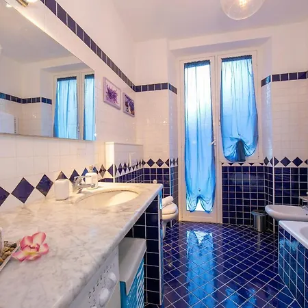 The Red Cat House Apartment Alassio